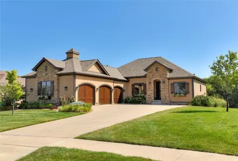 1527 20th Ave SE, Altoona, IA 50009