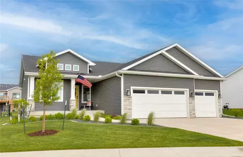 3040 Serenity Dr, Waukee, IA 50263