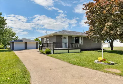 208 W Pleasant St, Monroe, IA 50170