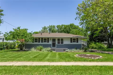 75 Bel Aire Dr, Waukee, IA 50263