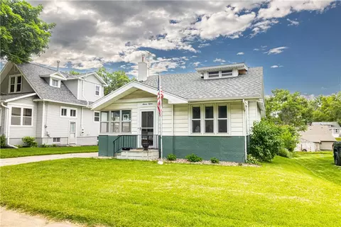 1115 E Sheridan Ave, Des Moines, IA 50316