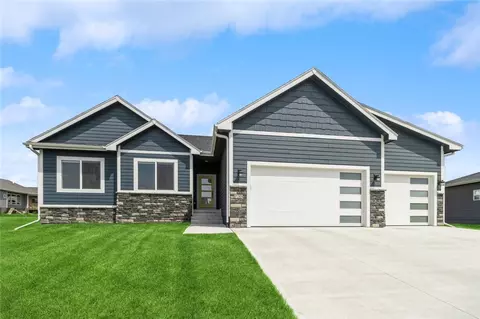 735 Morning Star Ct, Waukee, IA 50263