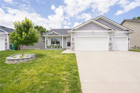 5820 NW 52nd St, Johnston, IA 50131