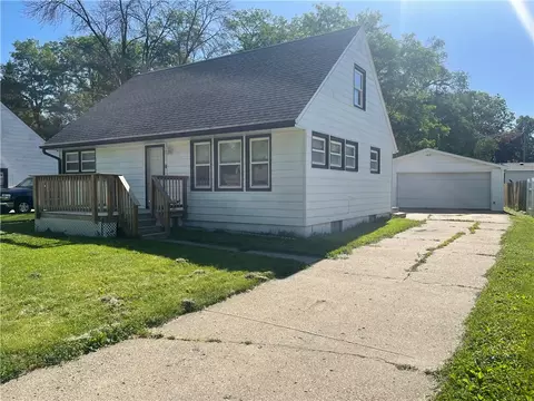2325 Reynolds Ln, Des Moines, IA 50317