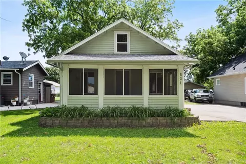 521 3rd St, West Des Moines, IA 50265