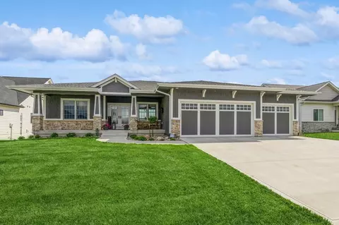 740 Daybreak Dr, Waukee, IA 50263