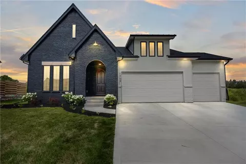 1709 Peaceful Cir, Norwalk, IA 50211