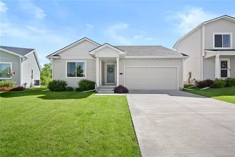 4421 E 44th St, Des Moines, IA 50317