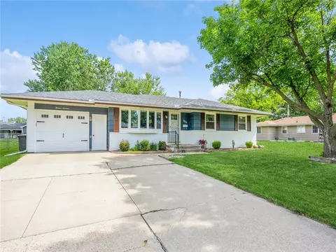 1314 S 11th Ave E, Newton, IA 50208