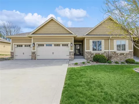 1027 Eagle Creek Blvd SW, Altoona, IA 50009