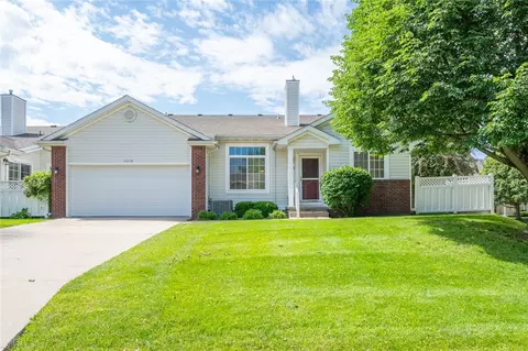 5483 Longview Ct #8, Johnston, IA 50131