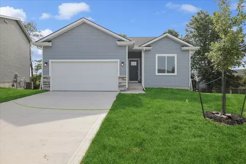 1706 Willow Ct, Norwalk, IA 50211