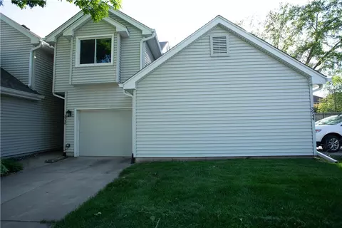 3940 92nd Dr, Urbandale, IA 50322