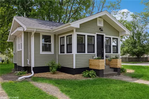 2305 40th St, Des Moines, IA 50310
