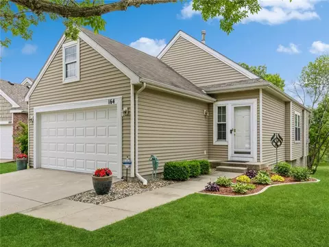 1725 S 50th St #164, West Des Moines, IA 50265