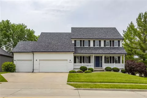5952 Coachlight Ct, West Des Moines, IA 50266