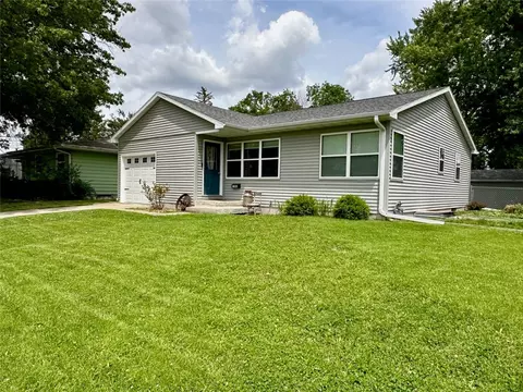 1006 E 14th St S, Newton, IA 50208