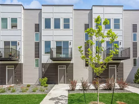 427 SW 12th St, Des Moines, IA 50309