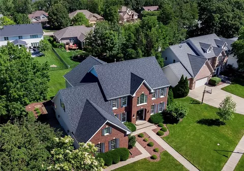 8049 Heather Bow Cir, Johnston, IA 50131