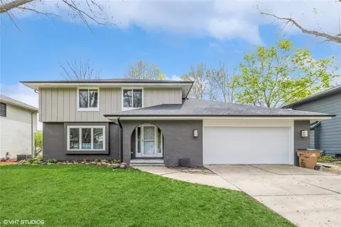 1647 NW 97th St, Clive, IA 50325