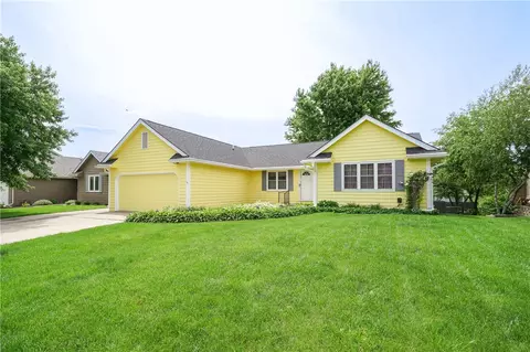 5249 Wakonda Dr, Norwalk, IA 50211