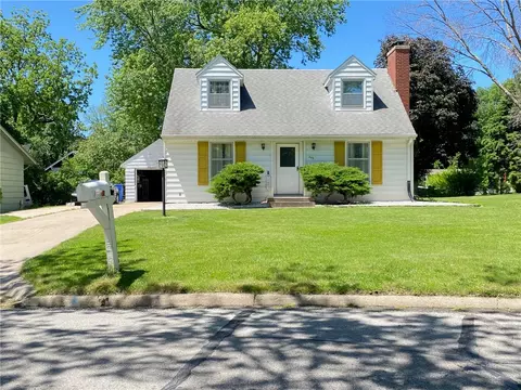 706 S Locust St, Jefferson, IA 50129