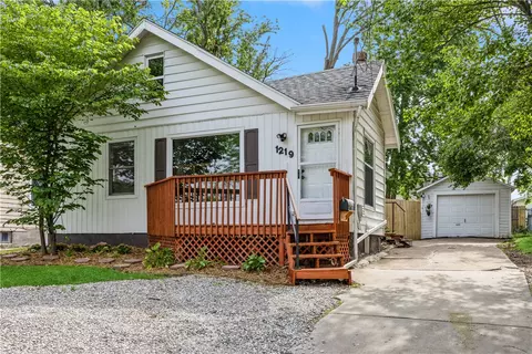 1219 Merle Hay Rd, Des Moines, IA 50311