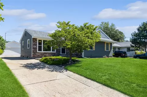 1917 Prospect Ave, West Des Moines, IA 50265
