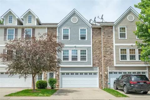 352 NE Kingwood St, Waukee, IA 50263