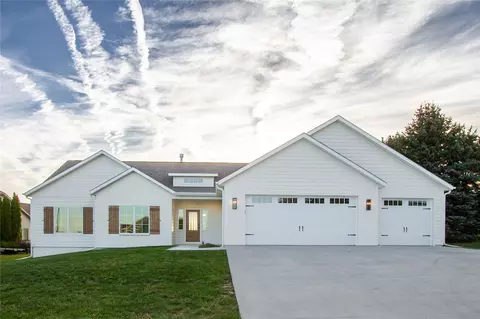 1604 W 3rd St, Pella, IA 50219