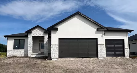 17325 N Valley Dr, Urbandale, IA 50323