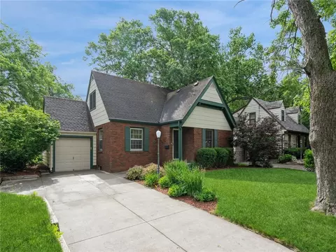 3111 45th St, Des Moines, IA 50310