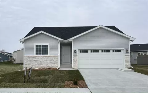 2921 River Ridge Rd, Des Moines, IA 50320