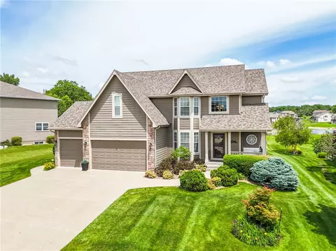 4735 Windsor Cir, Pleasant Hill, IA 50327