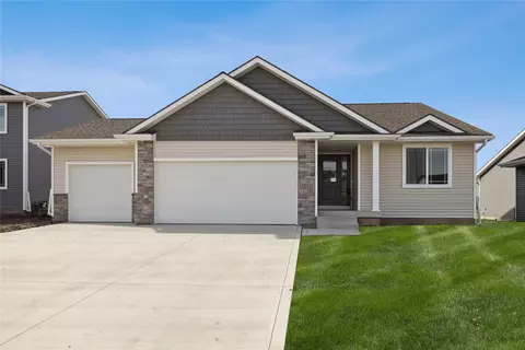 1032 Westridge St SW, Bondurant, IA 50035