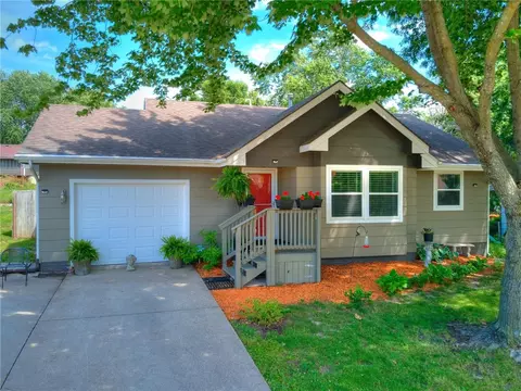 1300 Hardin Dr, Carlisle, IA 50047