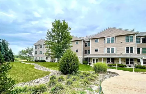 711 16th Ave #U102, Grinnell, IA 50112