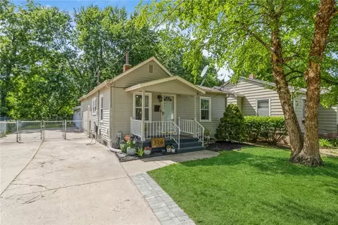 326 SW Des Moines St, Ankeny, IA 50023