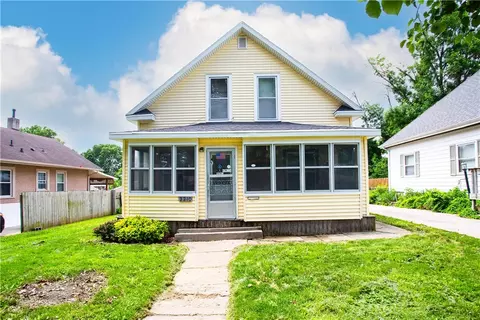 2210 E 13th St, Des Moines, IA 50316