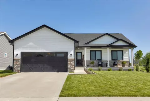 955 Locust St, Waukee, IA 50263