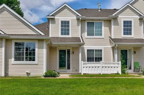 9265 Greenspire Dr #14, West Des Moines, IA 50266