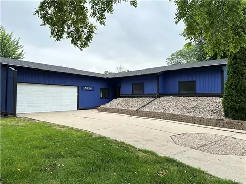 5824 Dogwood Ln, Johnston, IA 50131