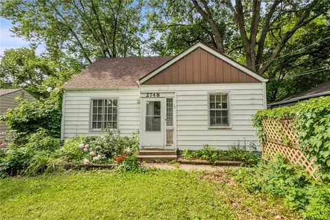 2748 Adams Ave Rd, Des Moines, IA 50310