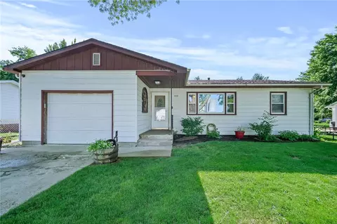 613 Barton St, Dexter, IA 50070