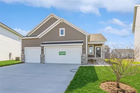 470 NW Independence Cir, Waukee, IA 50263