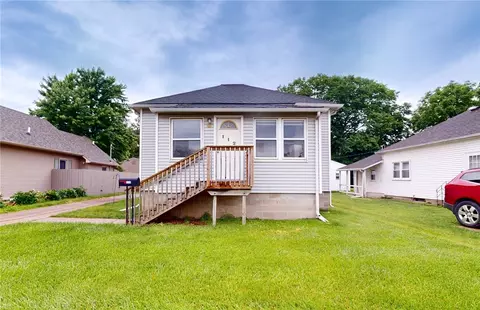 112 1st St, West Des Moines, IA 50265
