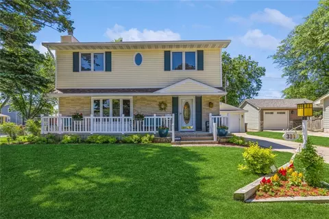 310 10th St SE, Altoona, IA 50009