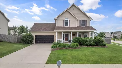 706 NE 13th St, Grimes, IA 50111