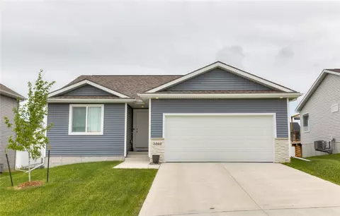 3060 Fairfield Dr, Waukee, IA 50263