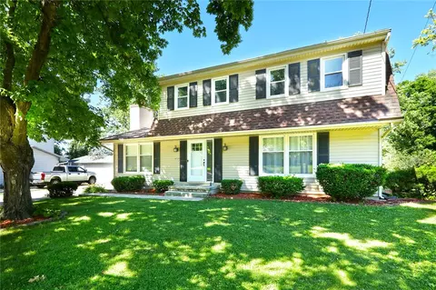 1972 NW 90th St, Clive, IA 50325